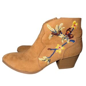 Qupid Tan Faux Suede Floral Embroidered Western Ankle Boots Size 8